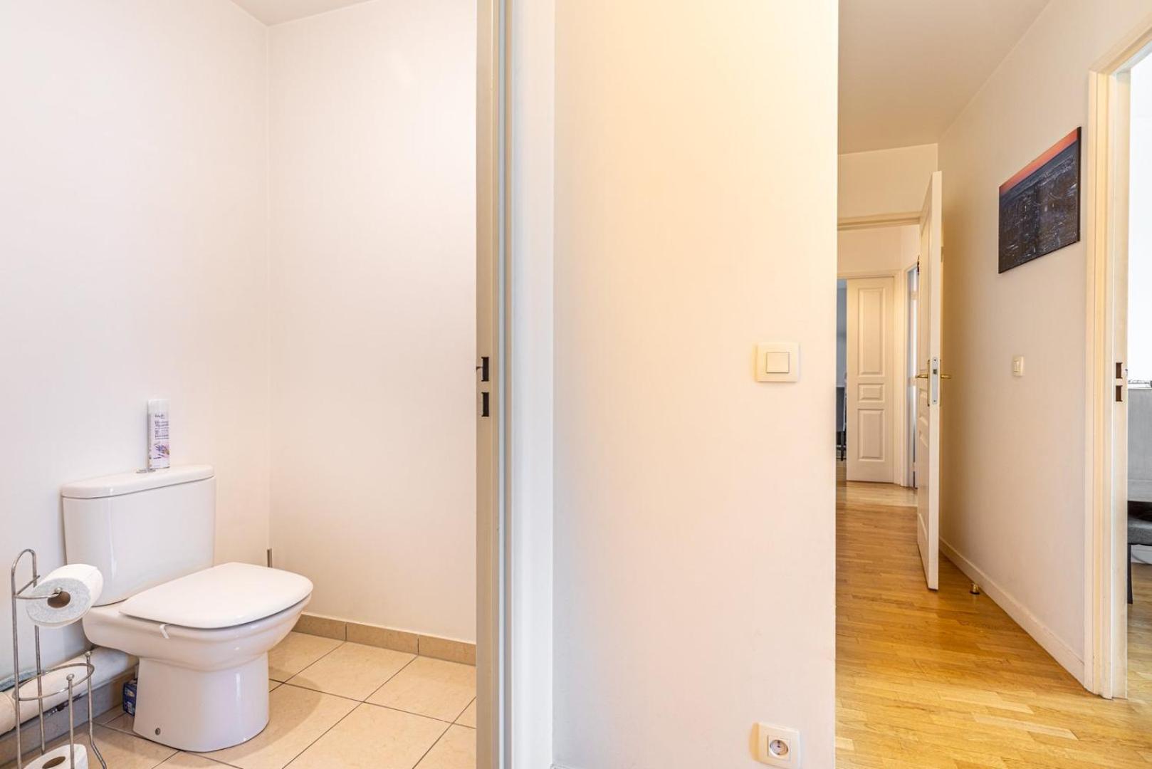 Guestready - Red Letters In Montrouge Apartment Exterior photo